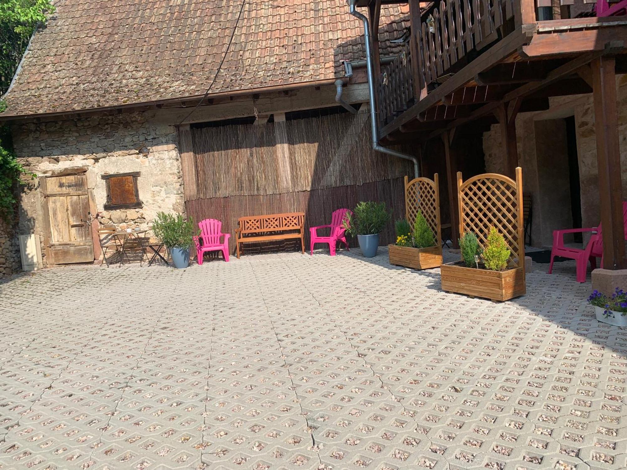 Le Clocher " Sous Les Combles" Parking Gratuit Beblenheim Exterior foto