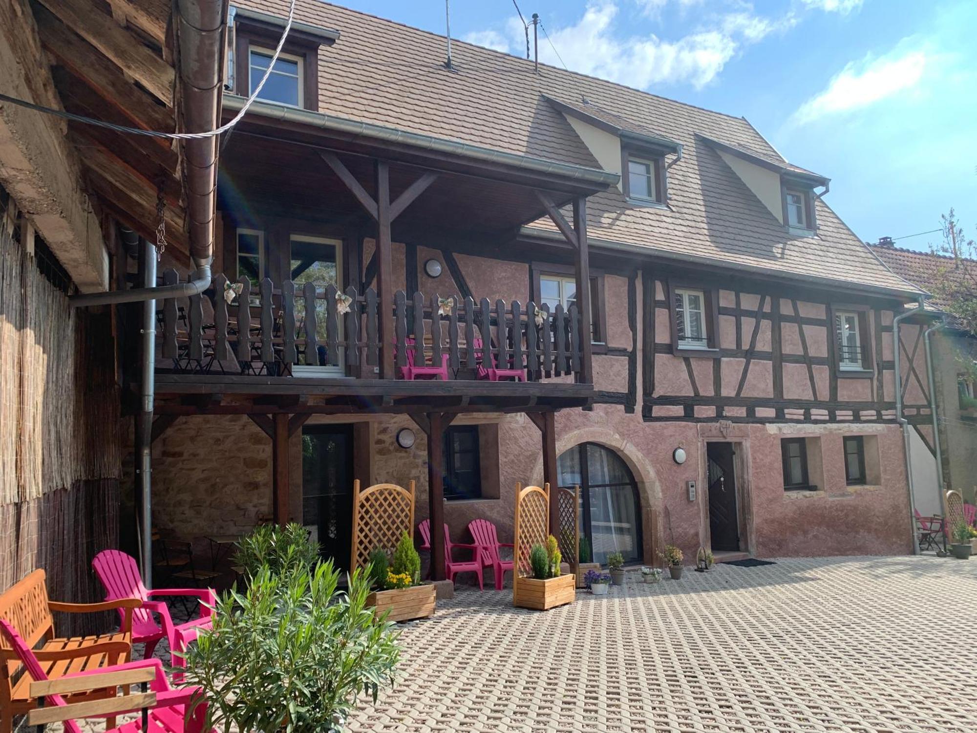 Le Clocher " Sous Les Combles" Parking Gratuit Beblenheim Exterior foto